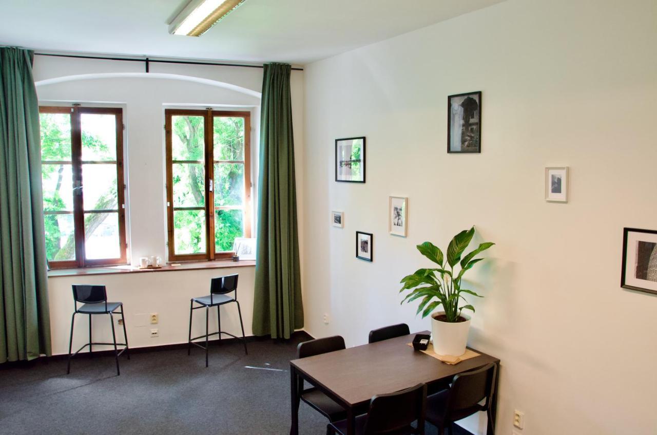 Elephants Apartments Братислава Екстериор снимка