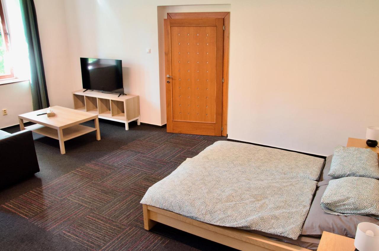 Elephants Apartments Братислава Екстериор снимка