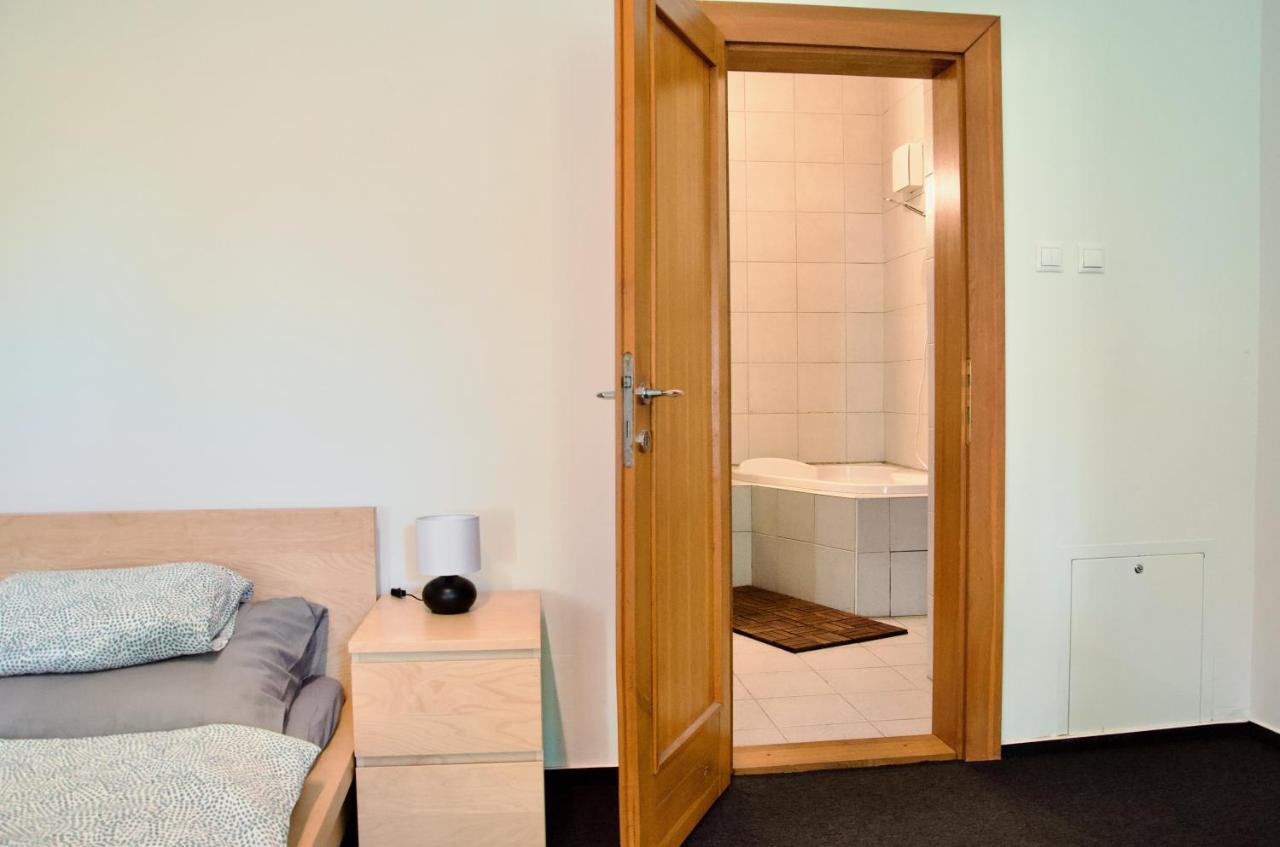 Elephants Apartments Братислава Екстериор снимка